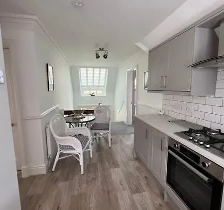 The Upper Deck - Fantastic Sea Views